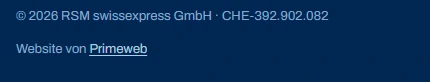 Vergrösserter Ausschnitt derselben Fusszeile: «© 2026 RSM swissexpress GmbH · CHE-392.902.082» und darunter «Website von Primeweb» als Link.