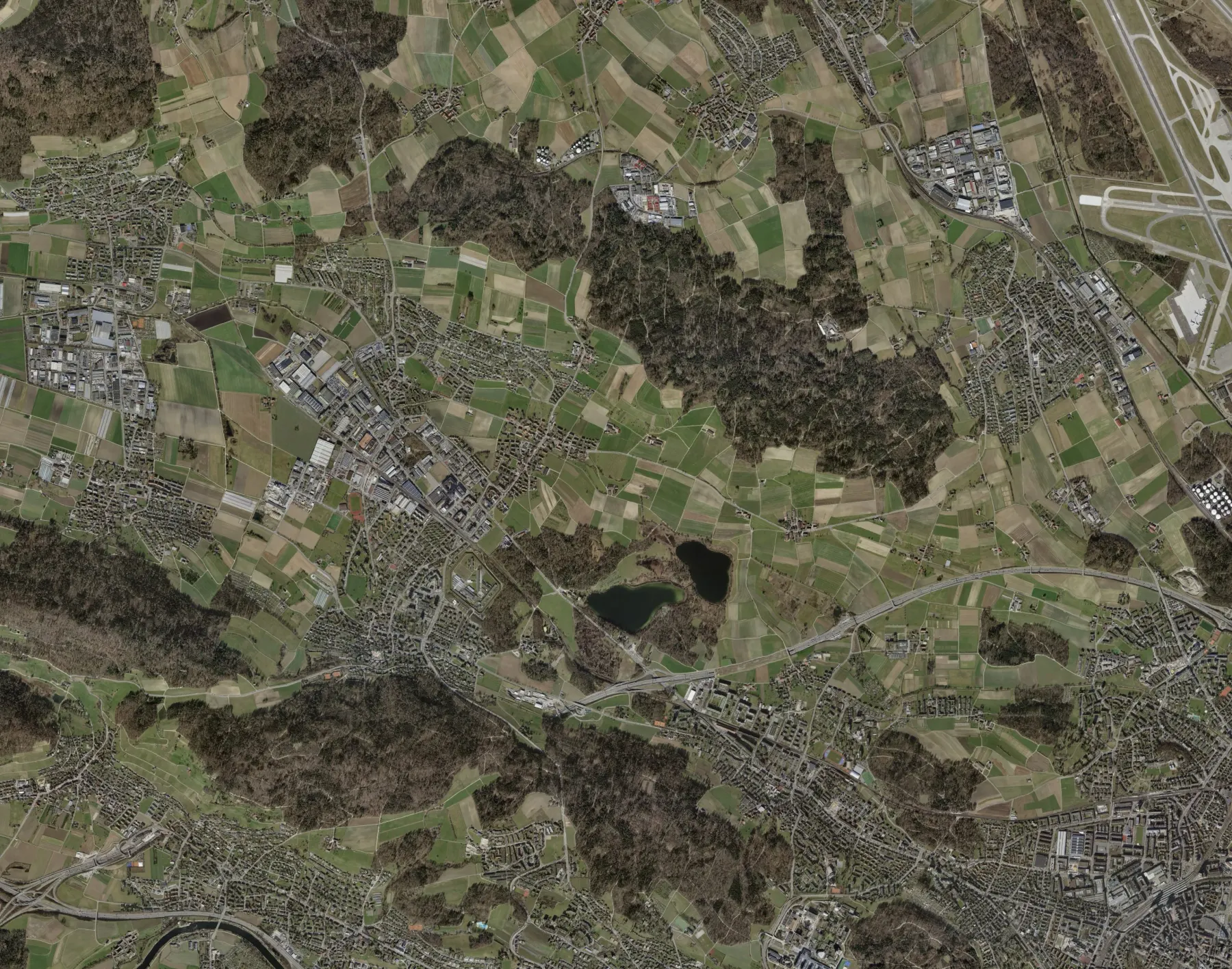Luftbild: Gemeinde Regensdorf mit dem Serverstandort und das Primeweb-Büro an der Wehntalerstrasse 537 in Zürich-Affoltern