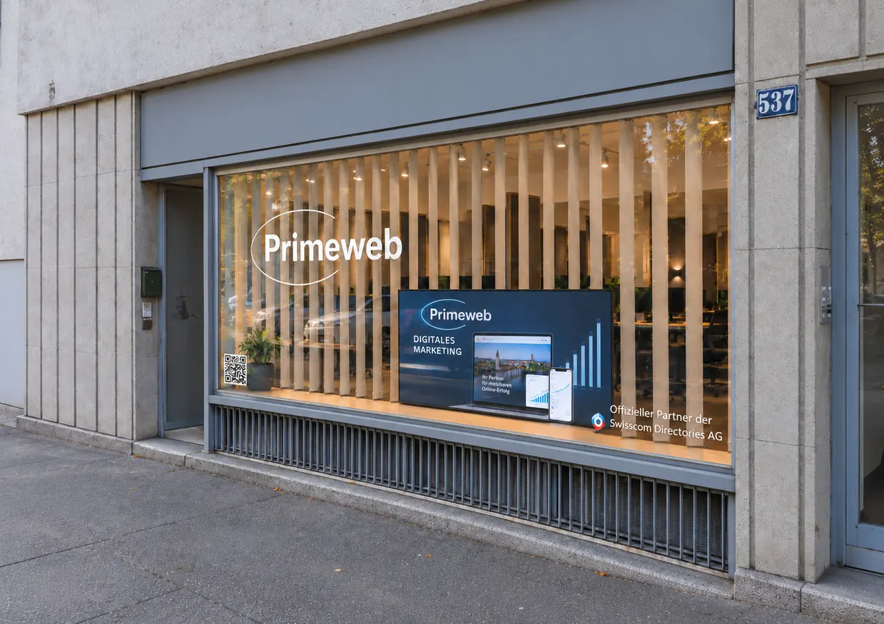 Das Ladenlokal der Primeweb GmbH an der Wehntalerstrasse 537 in Zürich-Affoltern, mit dem Firmenschriftzug auf der Schaufensterscheibe.